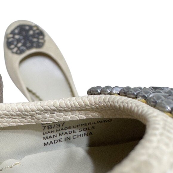 LAURA ASHLEY Women's Beige Wedge Flats Embellished Toe Faux Leather Size 7B - Picture 9 of 10
